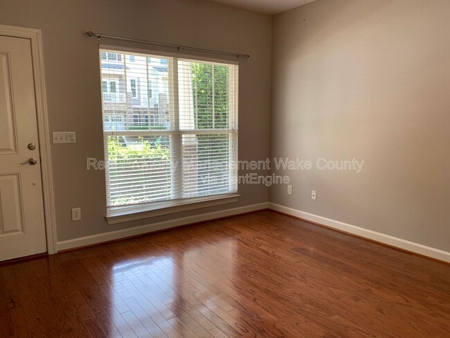 Foto del edificio - 8025 Goldenrain Way