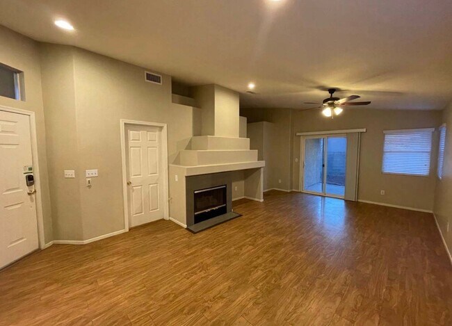 Building Photo - 2600 Redbud St