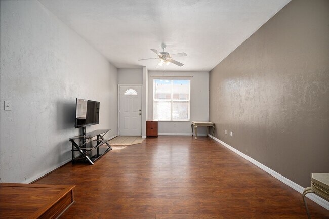 Building Photo - Kensington North #1403