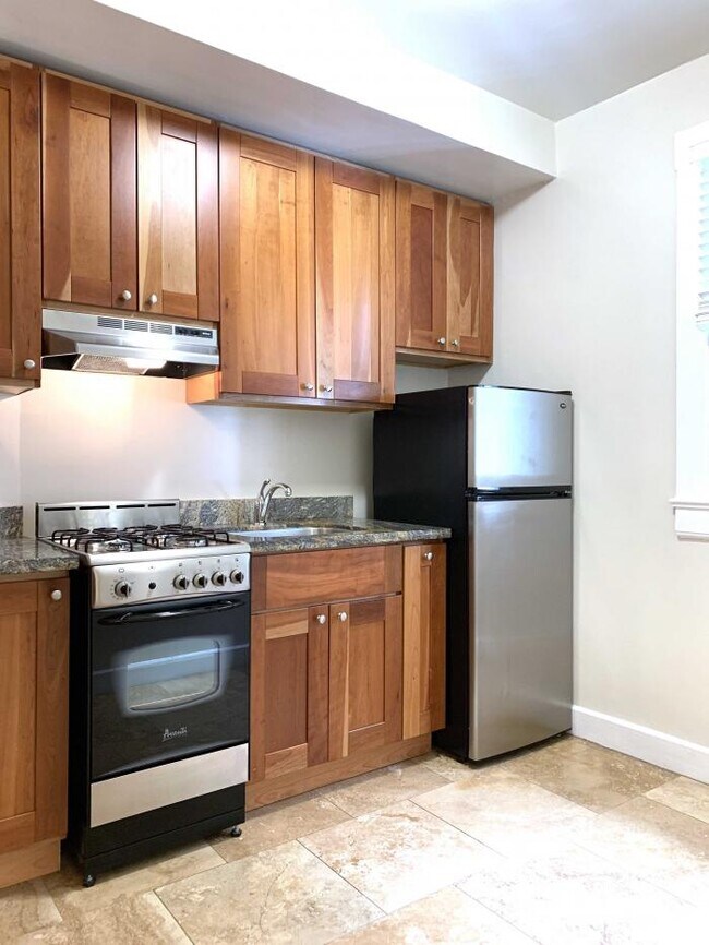 Building Photo - bedroom in San Francisco CA 94108