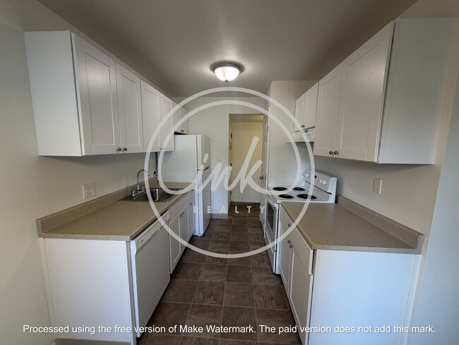 Building Photo - Cute Condo