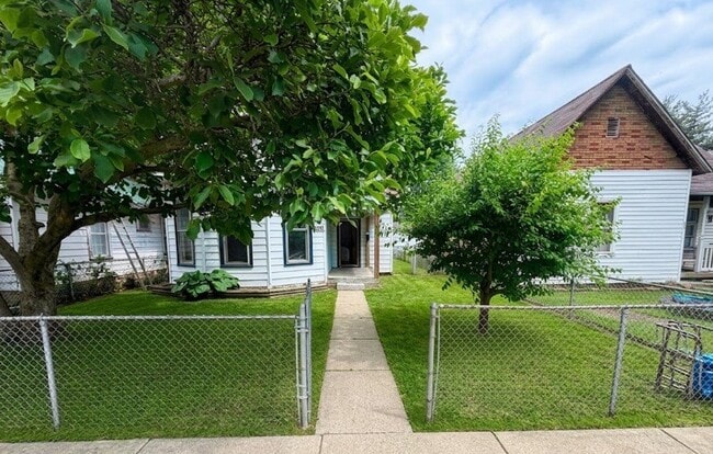 Building Photo - 1532 Woodley Ave