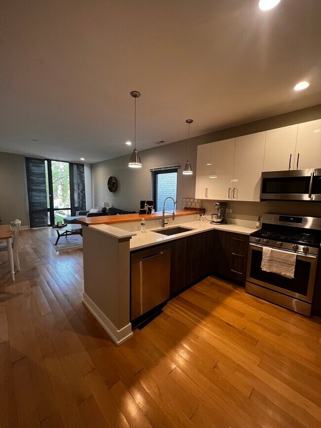 Foto del edificio - 5629 W Higgins Ave