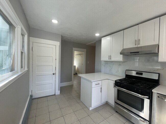 Building Photo - 334 Linwood Ave
