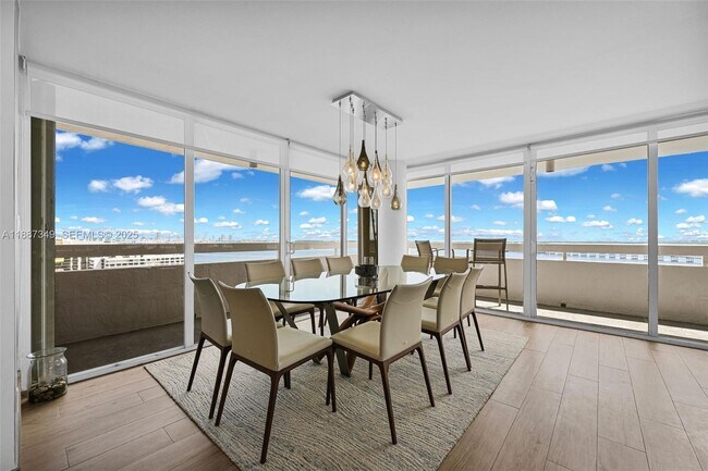 Foto del edificio - 1627 Brickell Ave