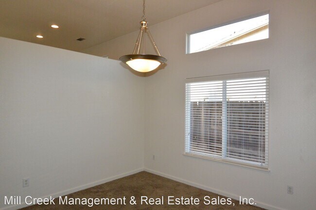 Building Photo - 3 br, 2 bath House - 2441 S. Stevenson