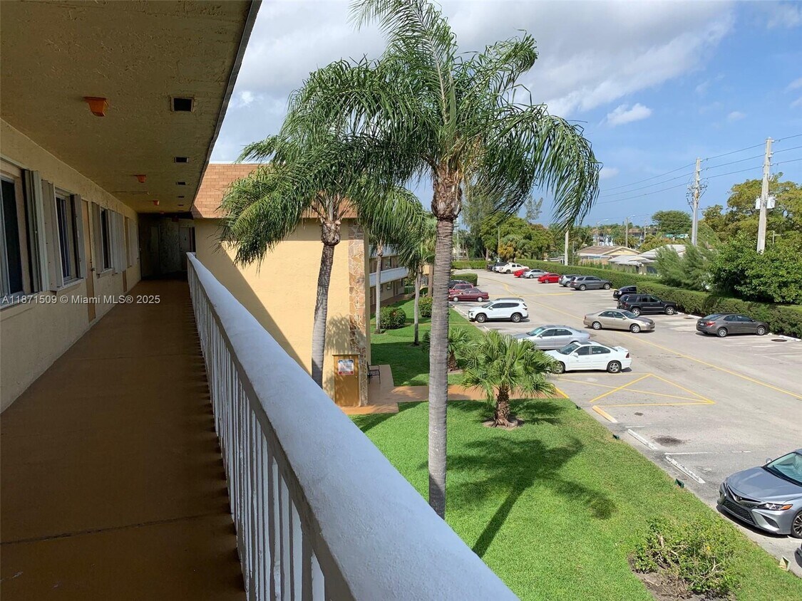 Foto principal - 600 Village Green Ct