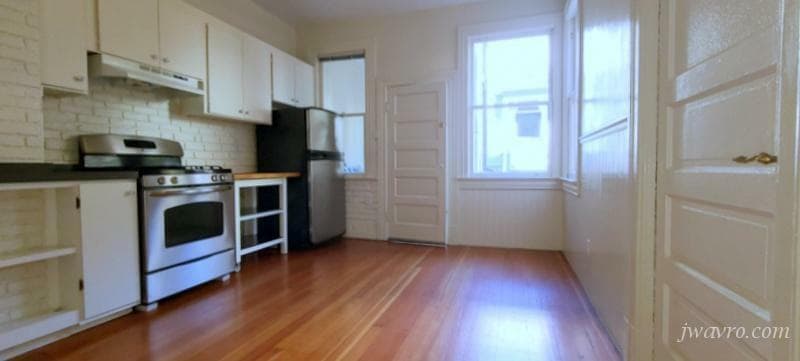Primary Photo - 348 Waller St