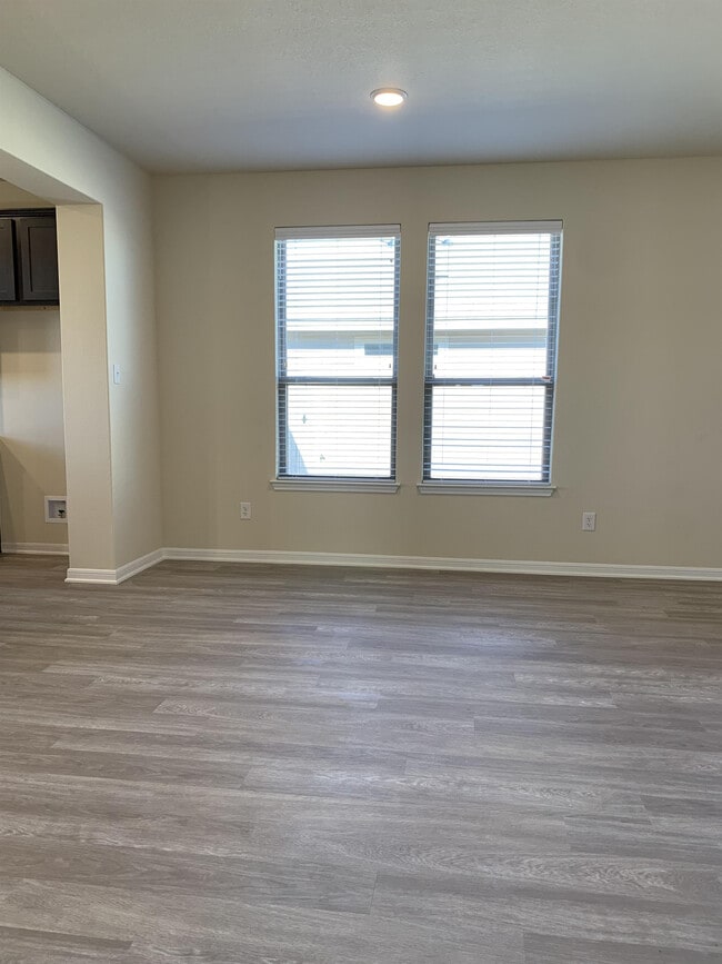 Building Photo - 4728 Fawn Valley Dr