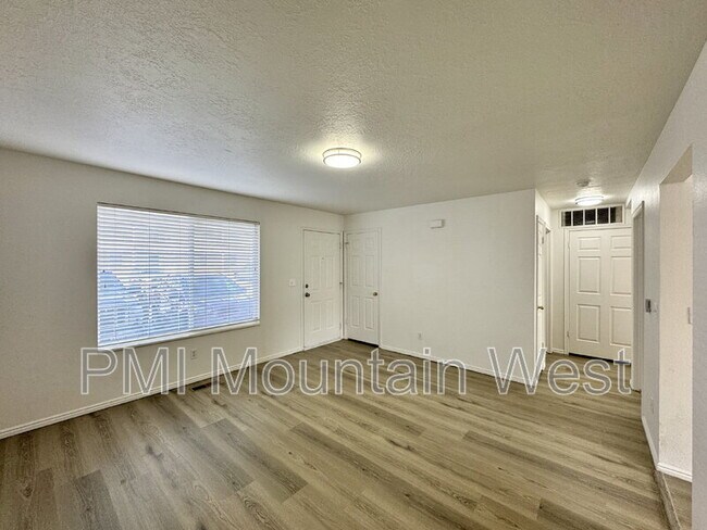 Foto del edificio - 49 S 200 W