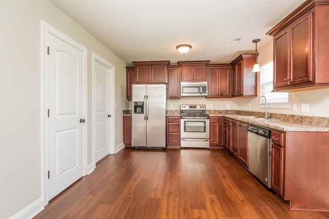 Foto del edificio - 8427 Manor Farm Dr