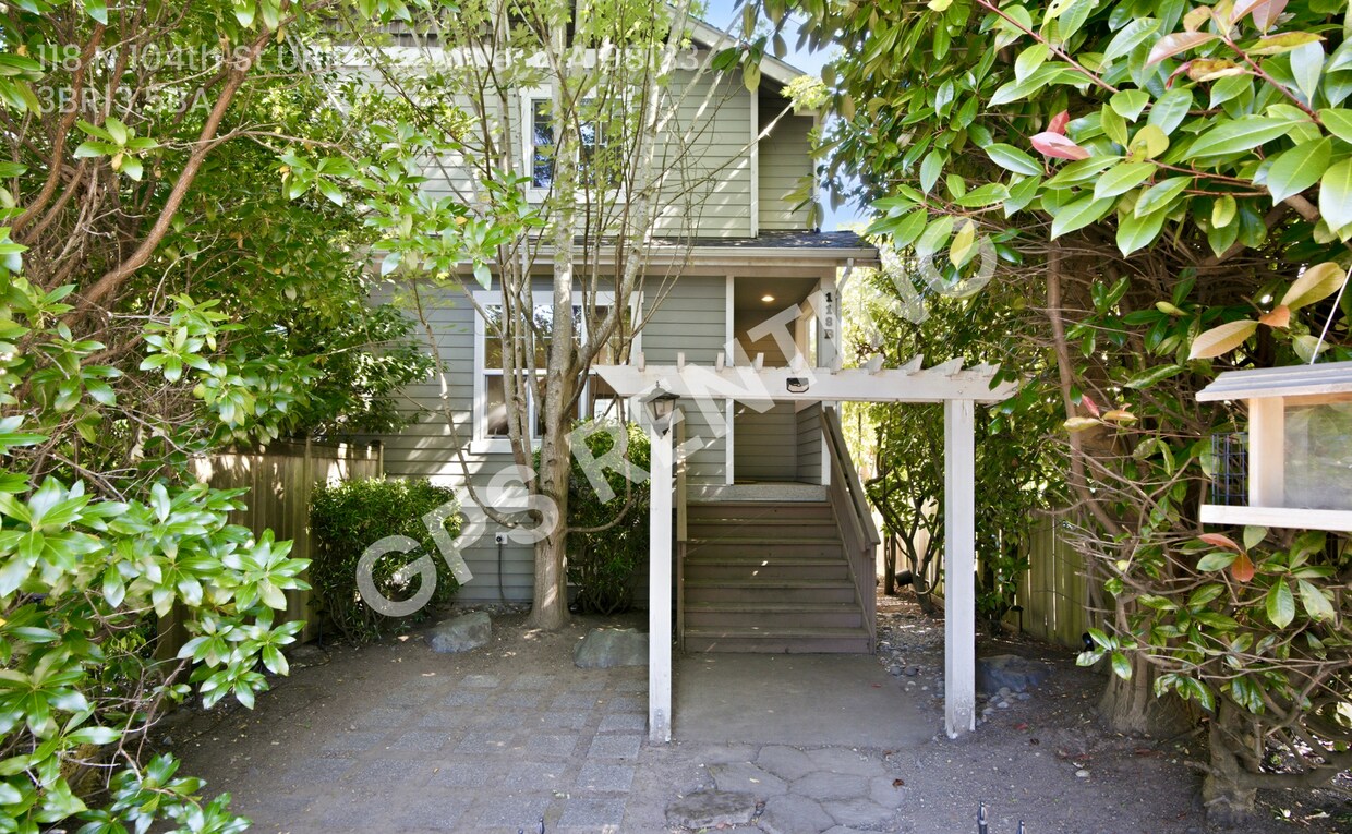 Photo - 118 N 104th St-B