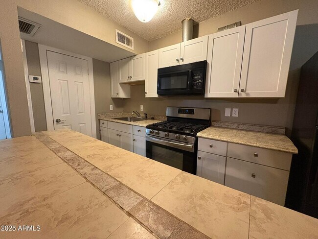 Foto del edificio - 2735 W Tuckey Ln