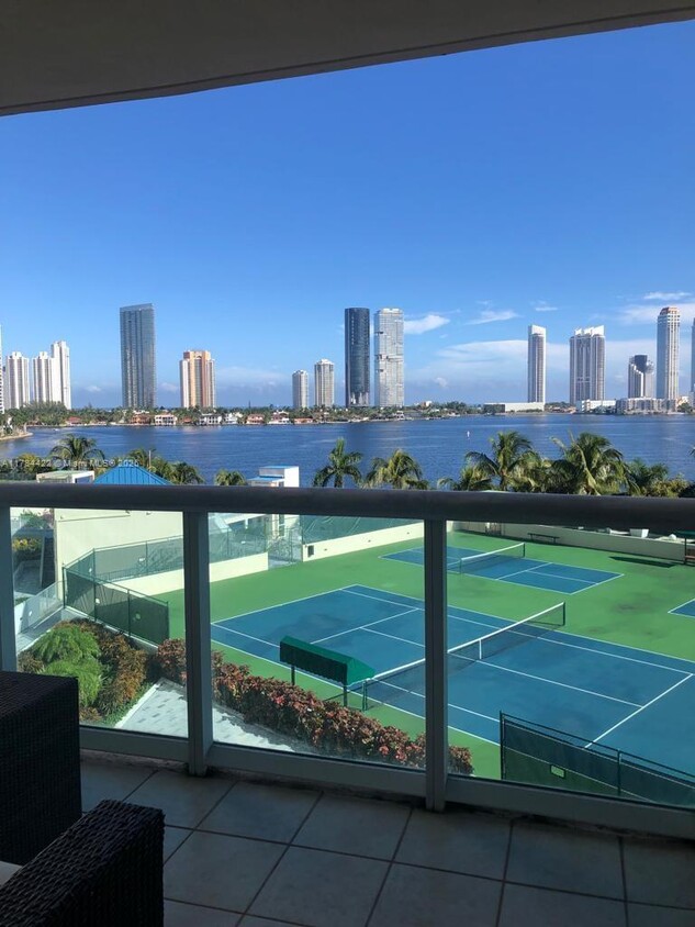 Foto principal - 3370 Hidden Bay Dr
