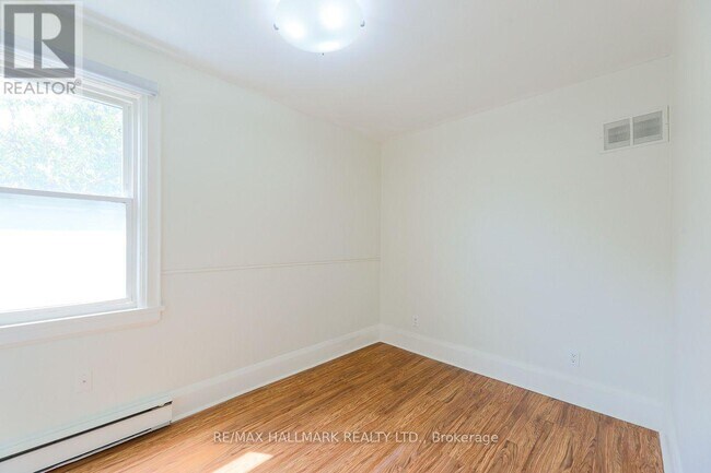 Photo du bâtiment - 2159 Gerrard St E
