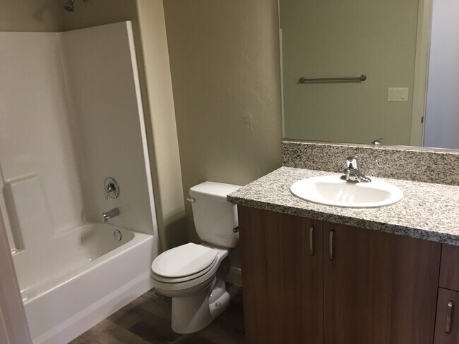 Foto del edificio - 3 bed 2 bath Townhome for rent, small dog allowed!