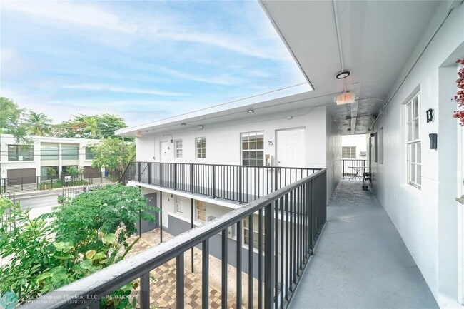 Building Photo - 3615 Thomas Ave