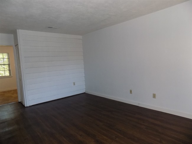Building Photo - 700 N Calhoun St