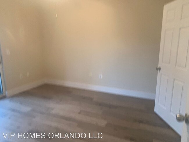 Building Photo - 2025 Erving Cir