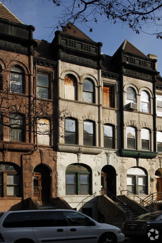 Building Photo - 127 W 136th St