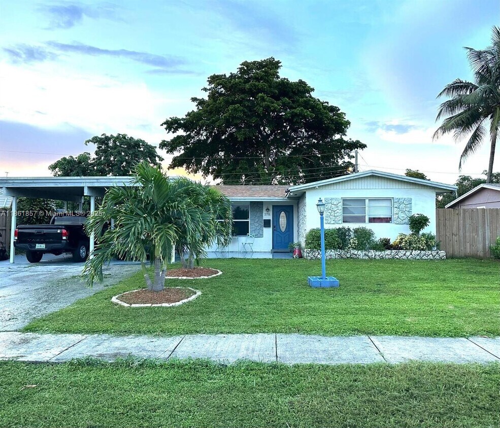 Foto principal - 2751 SW 4th Ct