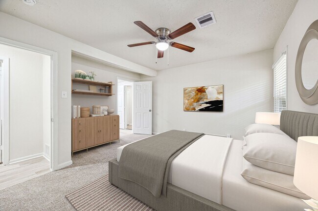 Building Photo - 2511 Evergreen Dr