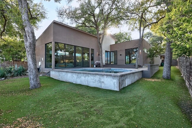 Building Photo - 609 Josephine St