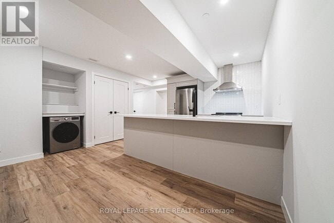 Building Photo - 555 Sanatorium Rd