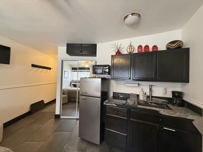 Foto del edificio - Carriage House Furnished Condo Available Now