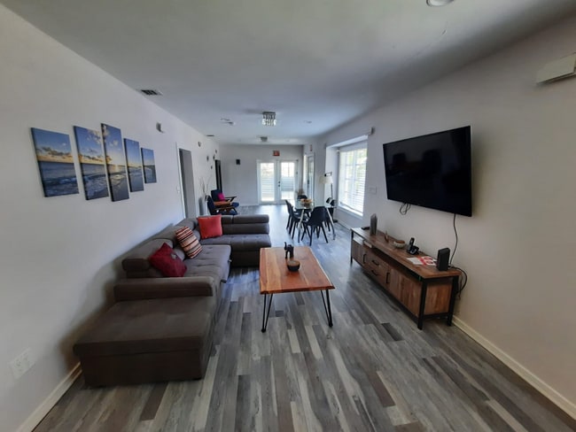 Photo - 715 Hollywood Blvd House