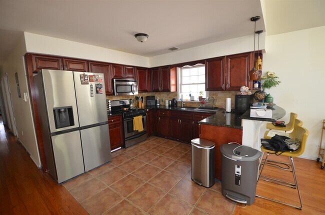 Foto del edificio - 239 Webster Ave