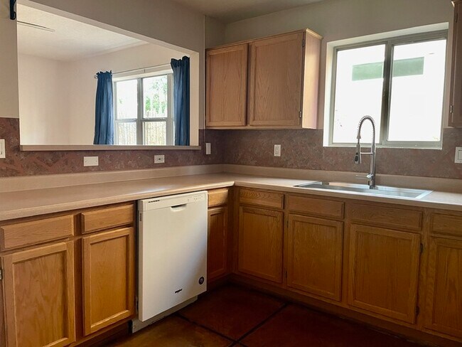 Building Photo - 1434 Paseo Norteno