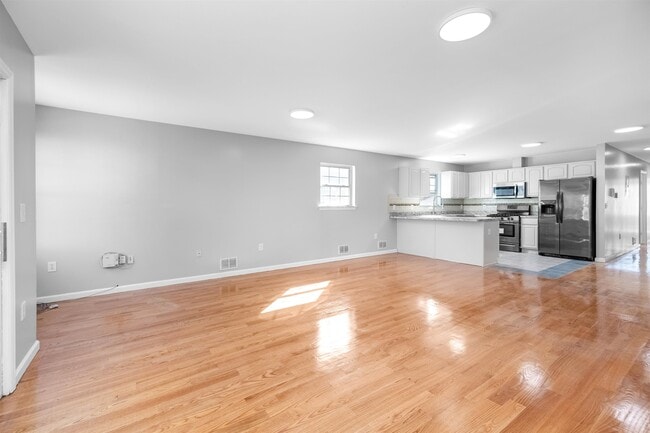 Building Photo - 275 Danforth Ave