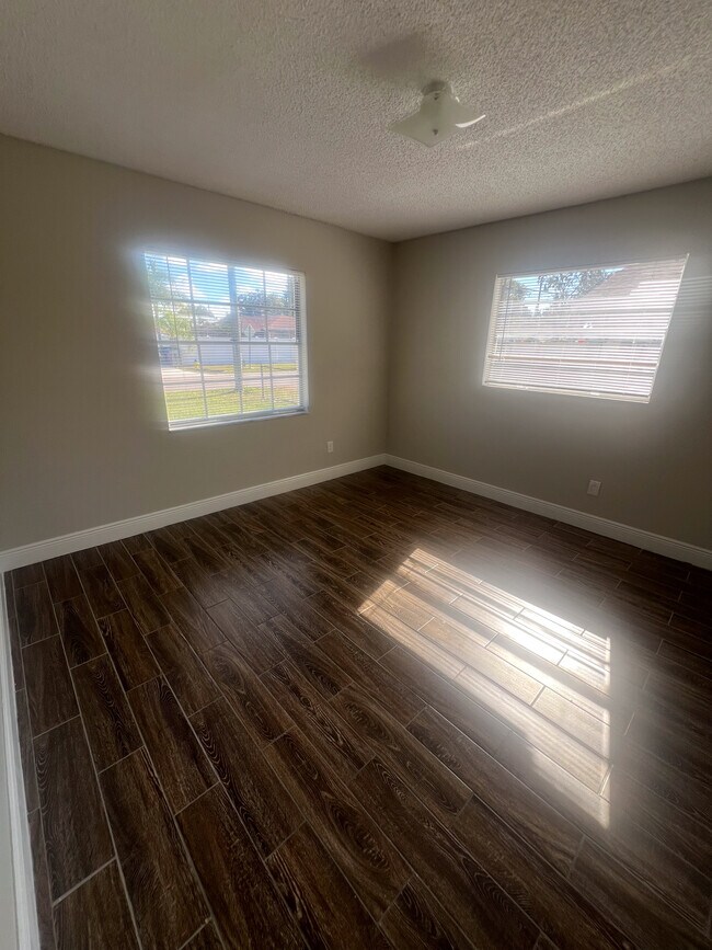 Foto del edificio - 7506 N Thatcher Ave