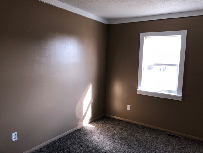 Foto del edificio - Remodeled 3 bedroom 1.5 bath - possible 4t...