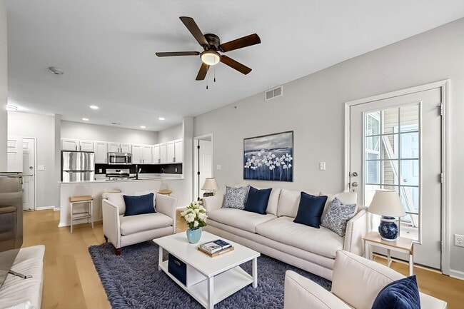 Building Photo - Pointe 28