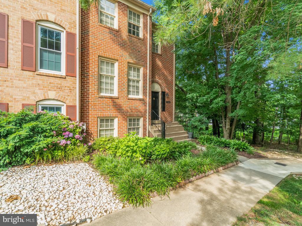 4949 Carriagepark Rd, Fairfax, VA 22032 Townhouse for Rent in Fairfax