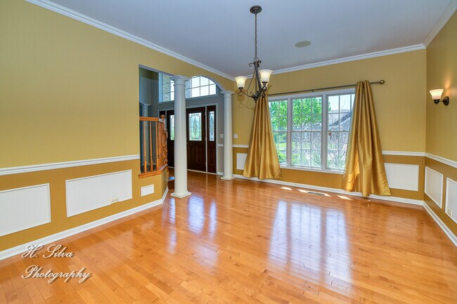 Building Photo - 3260 Nottingham Dr