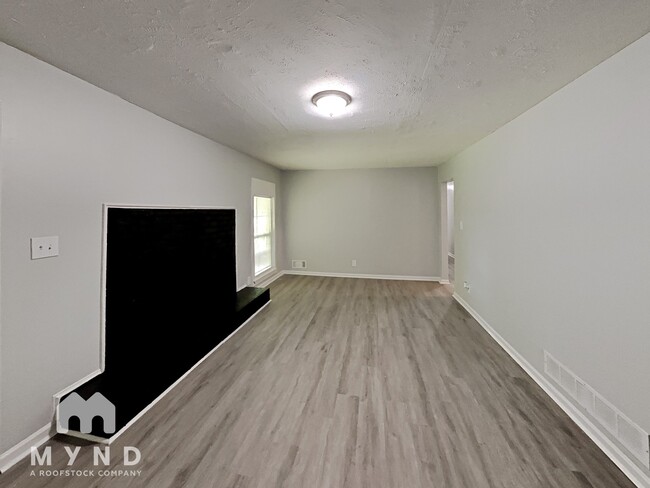Building Photo - 2121 W Chester Cir SE