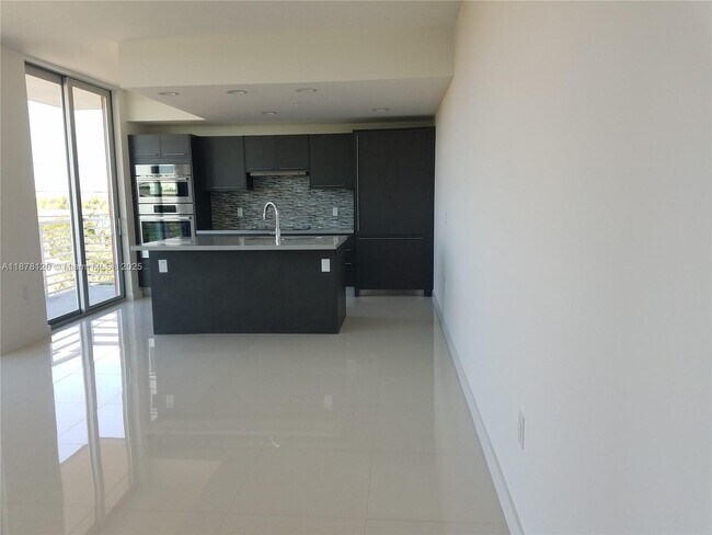 Foto del edificio - 7875 NW 107th Ave