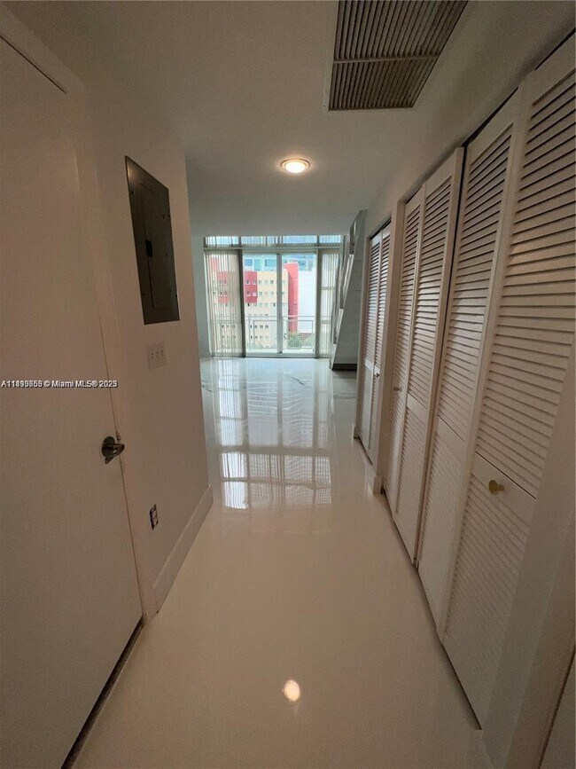 Foto del edificio - 244 Biscayne Blvd
