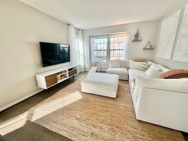 Building Photo - Huge 3 Bedroom EOG Townhome in Jessup!