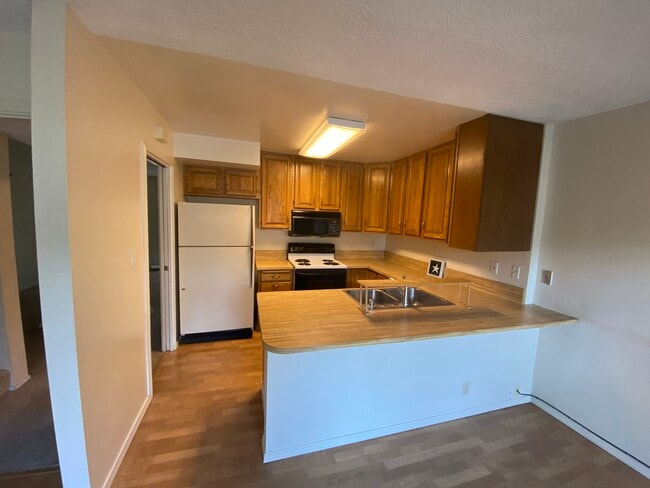 Kitchen - 3025 Alta Vista