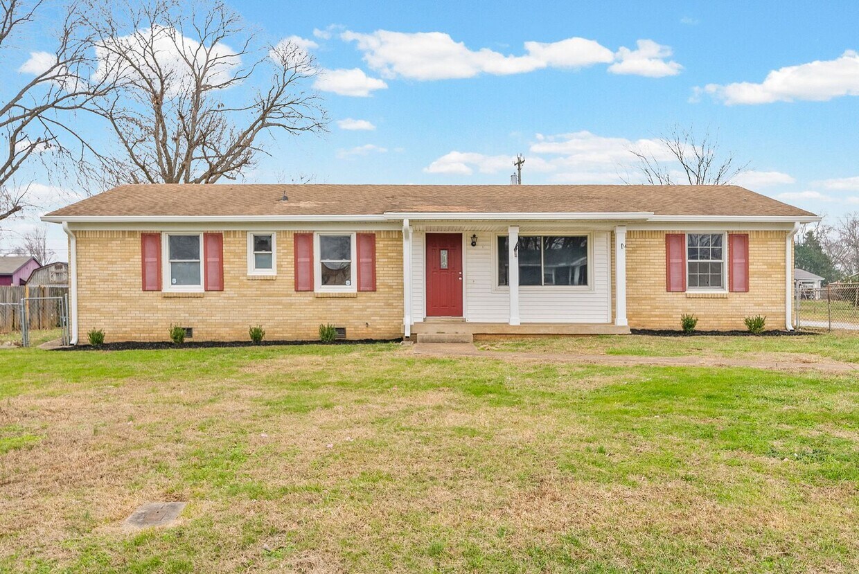 Primary Photo - 3 Bedroom Pet Friendly Home For Rent Near Post!