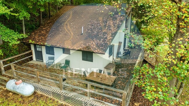Foto del edificio - Charming 3 Bedroom 1 Bath A-Frame home loc...