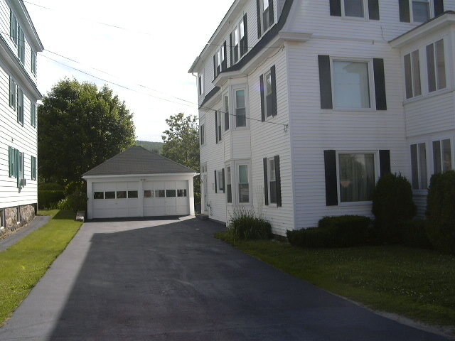 Side of House - 425 Franklin St