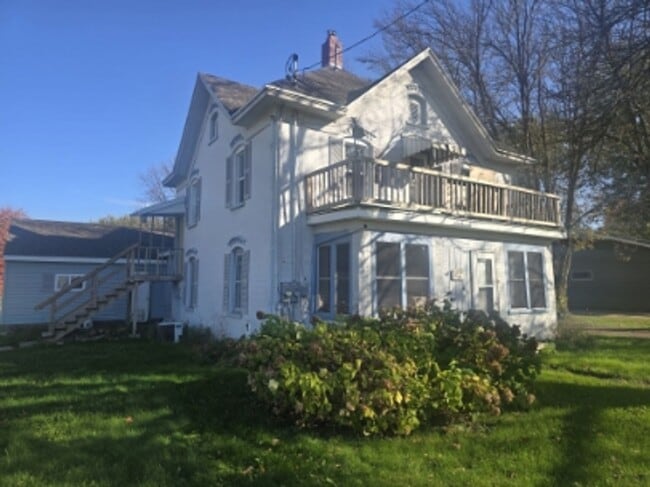 Building Photo - 406 N Bridge St