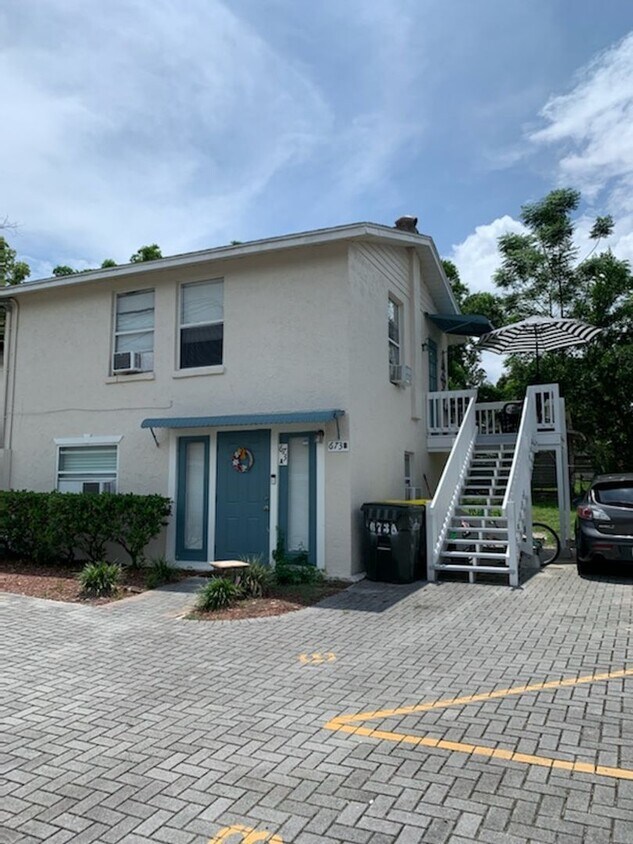 Foto principal - 673 W Osceola St