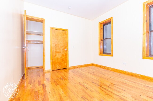Building Photo - 947 Montgomery St