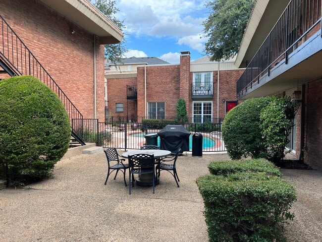 Foto del edificio - 4340 Cedar Springs Rd